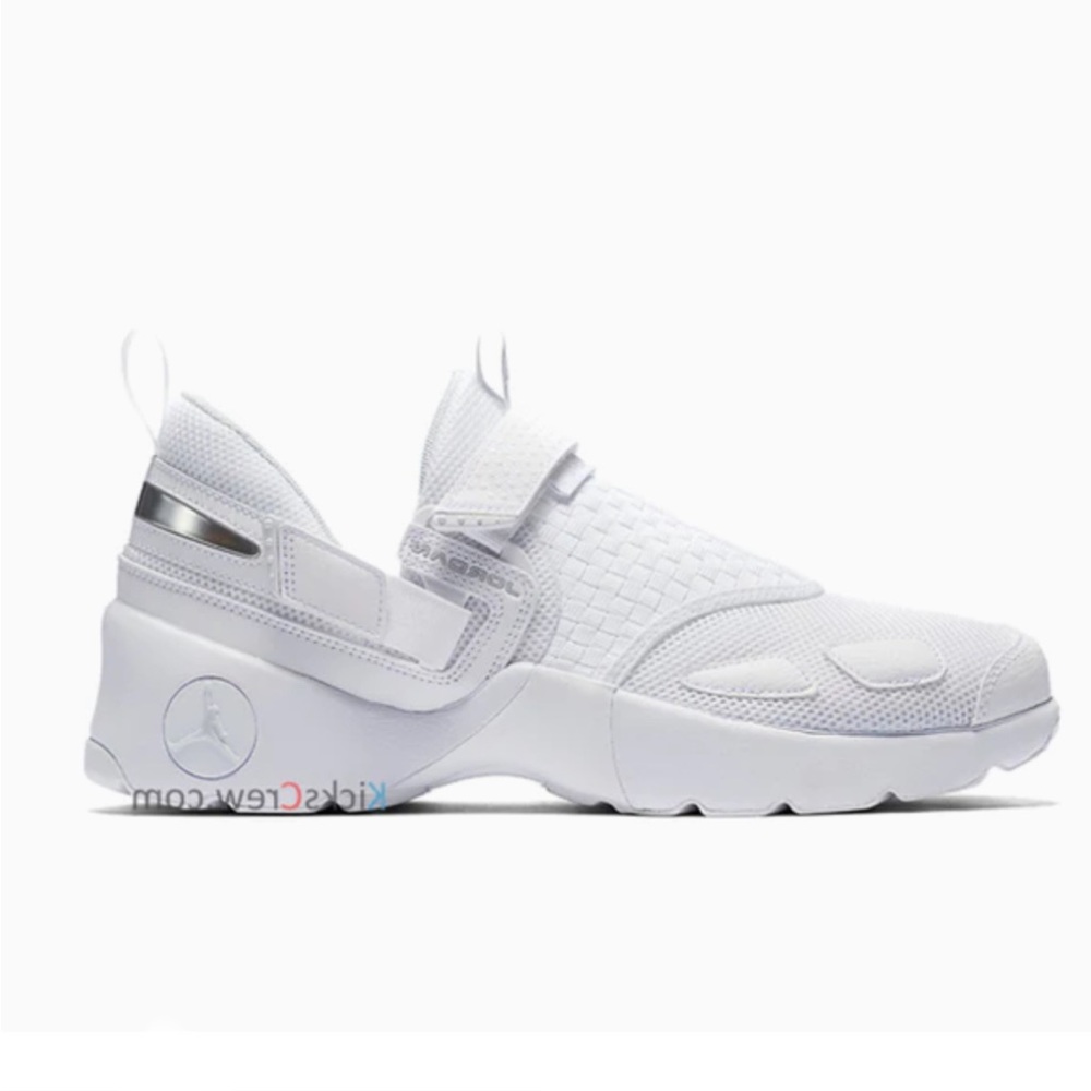 NIKE
JORDAN TRUNNER LX 'TRIPLE WHITE' 897992-100